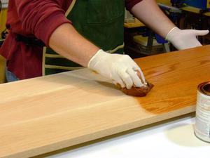 Способы нанесения морилки на деревянные поверхности