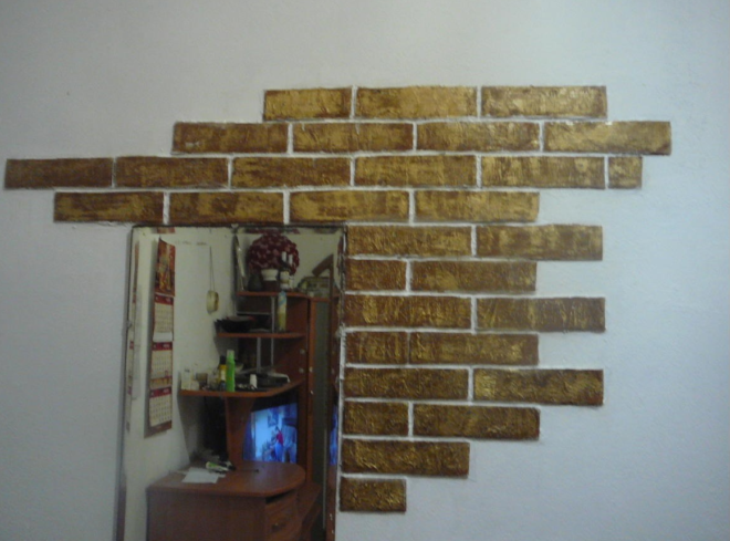 декор стены своими руками из подручных материалов