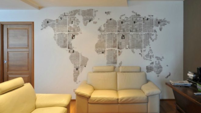 декор стены своими руками из газеты