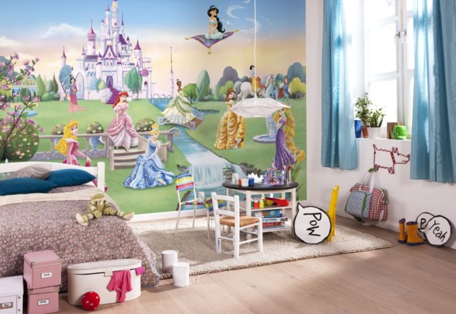 Фотообои в детской комнате с изображением принцесс Диснея