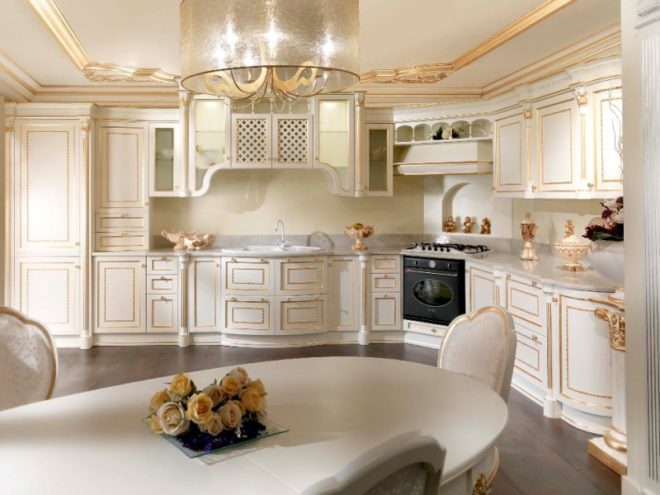 Дизайн классической кухни в белом цвете
