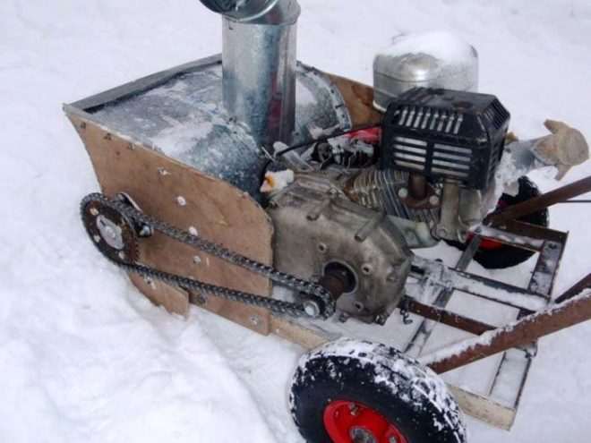 Машинка для уборки снега