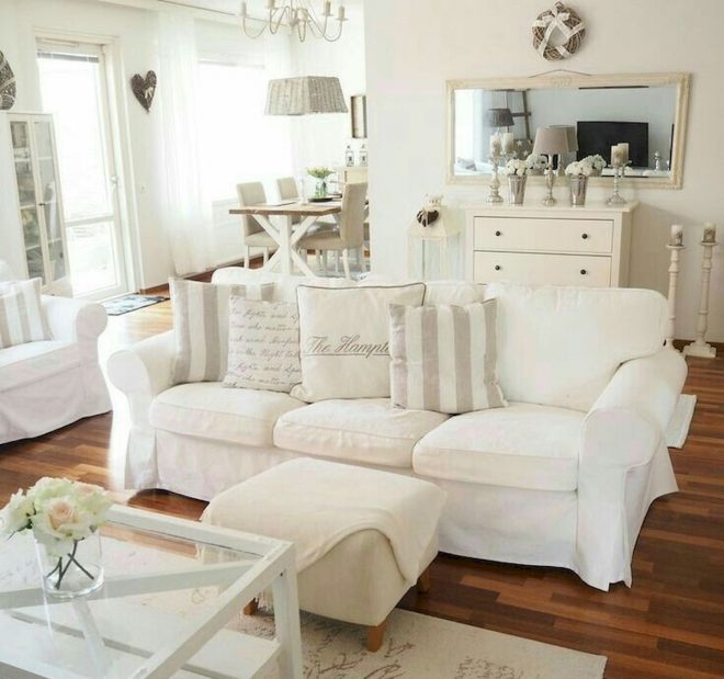 Белый диван Икеа в интерьере гостиной