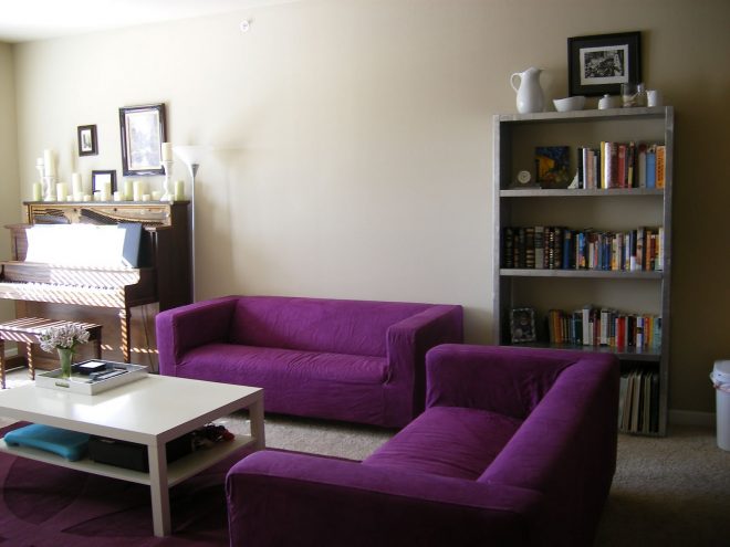 Фиолетовый диван Икеа