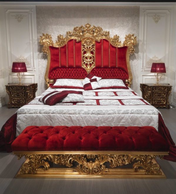 красная кровать